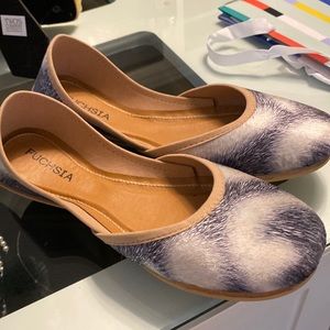 If you like Fuchsia handmade shoes, you’ll love these. Cute with jeans.